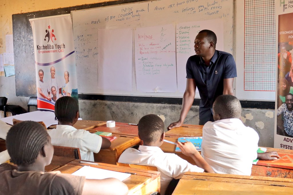 kayec_kacheliba's tweet photo. Through our peer learning sessions on SRHR, SGBV and mental health, adolescents grow into storytellers and changemakers. In a safe space, they share powerful stories of positive behavior change. 

#SafeSpaces #AdolescentVoices #PeerLearning #SRHR #MentalHealth #EndSGBV https://t.co/1JyzDORWYk