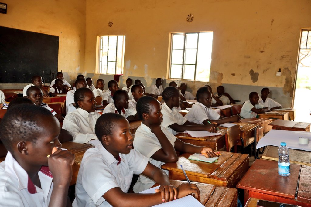 kayec_kacheliba's tweet photo. Through our peer learning sessions on SRHR, SGBV and mental health, adolescents grow into storytellers and changemakers. In a safe space, they share powerful stories of positive behavior change. 

#SafeSpaces #AdolescentVoices #PeerLearning #SRHR #MentalHealth #EndSGBV https://t.co/1JyzDORWYk