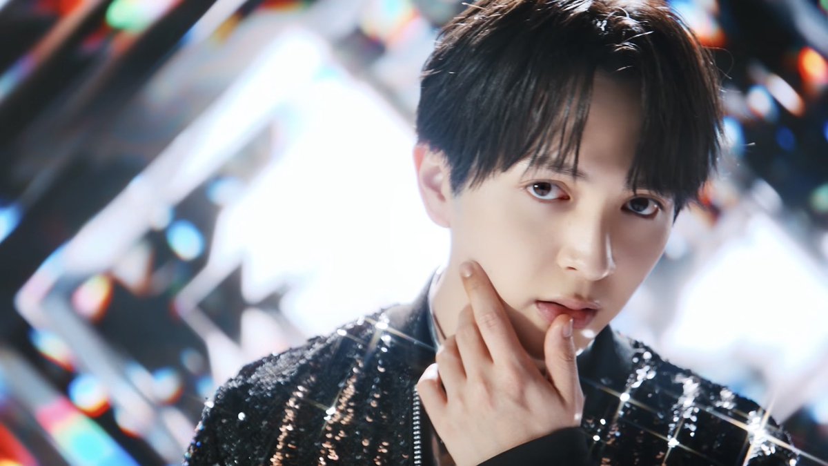 吉田仁人が顔でバズる未来もそう遠くないって考えたら、この顔面の良さ