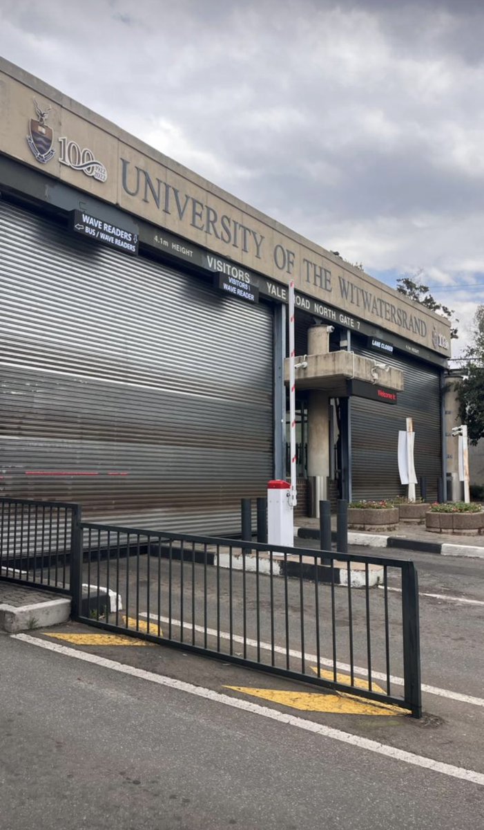 zwelimangele_v's tweet photo. The doors of education shall be open for all.
Wits:
#Wits
#EducationIsOurRight
#WitsProtest https://t.co/JQIVInmKKW