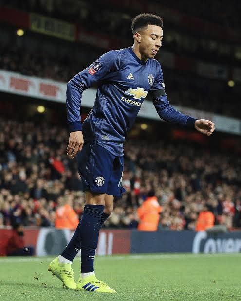 kjatta_phantom's tweet photo. @Doconoot @RLE5314 Dit zijn Cunha en Lingard die in de Emirates aan het dansen zijn. Bruno Fernandez doet constant vervelend en irritant. Er is nooit racistisch naar hun gedaan ? Racisme verdedigen omdat je iemand niet mag slaat nergens op https://t.co/E6h6lZnek8