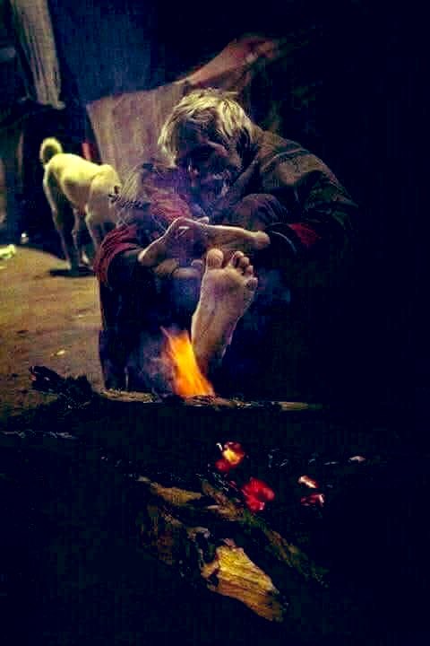 تخلیقِ کائنات کے اس دلچسپ کھیل پر
ہنستا تو ہوگا آپ بھی یزداں کبھی کبھی؀