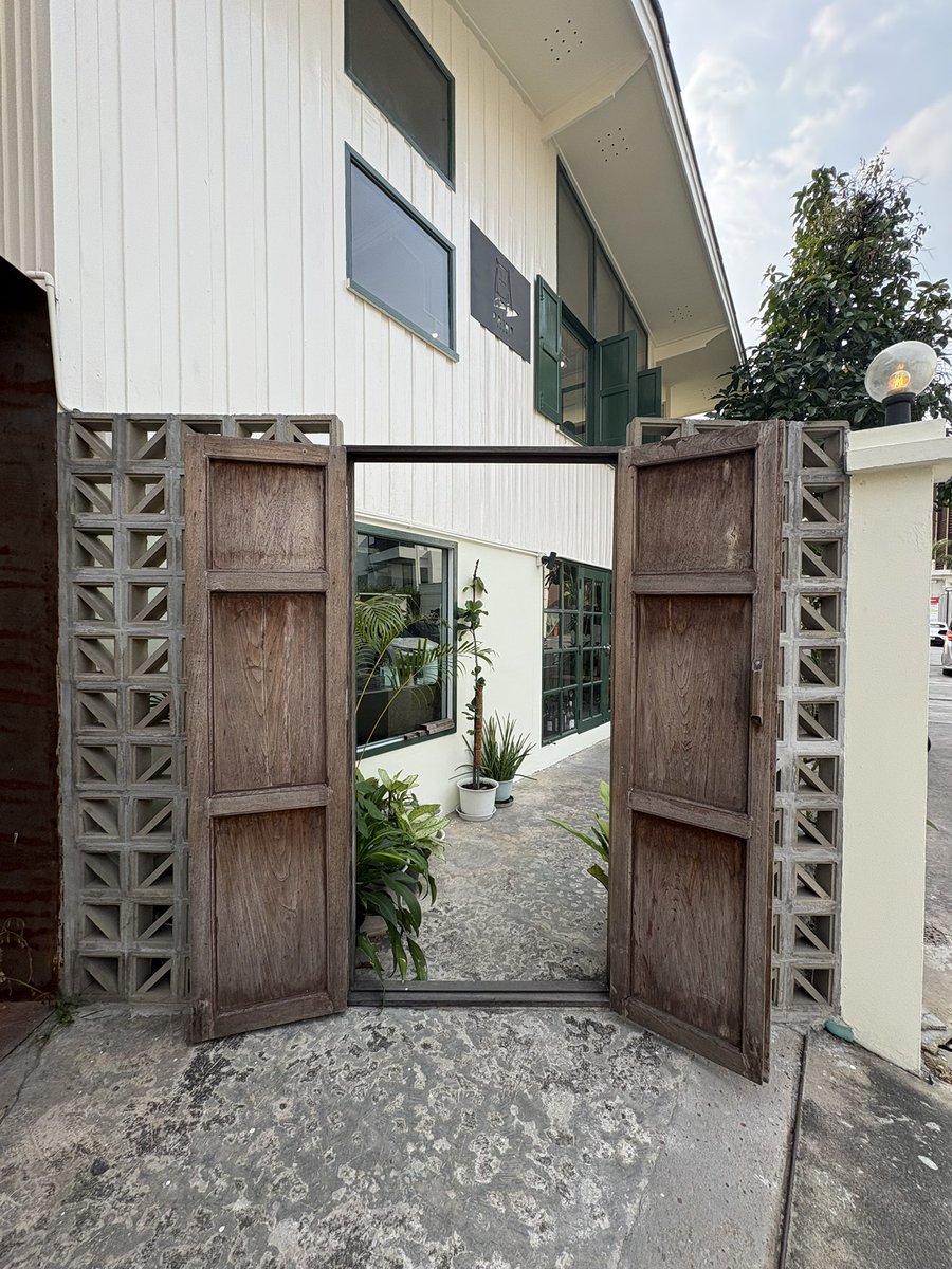 D for Daffodils 🌼 tweet media