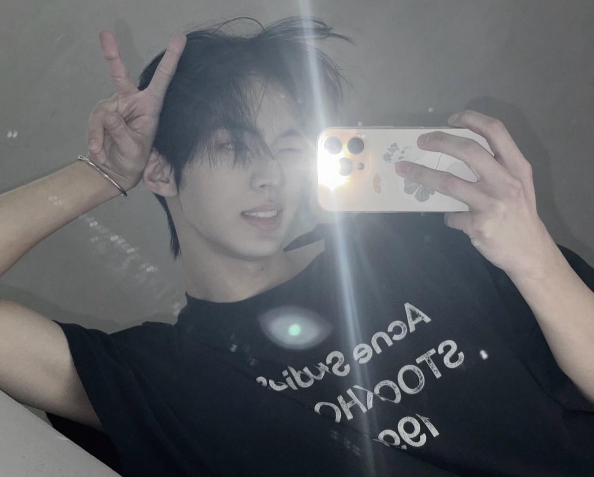 ⠀

Baru bangun tidur jam segini. Mantap sekali Langit Neruda.

⠀