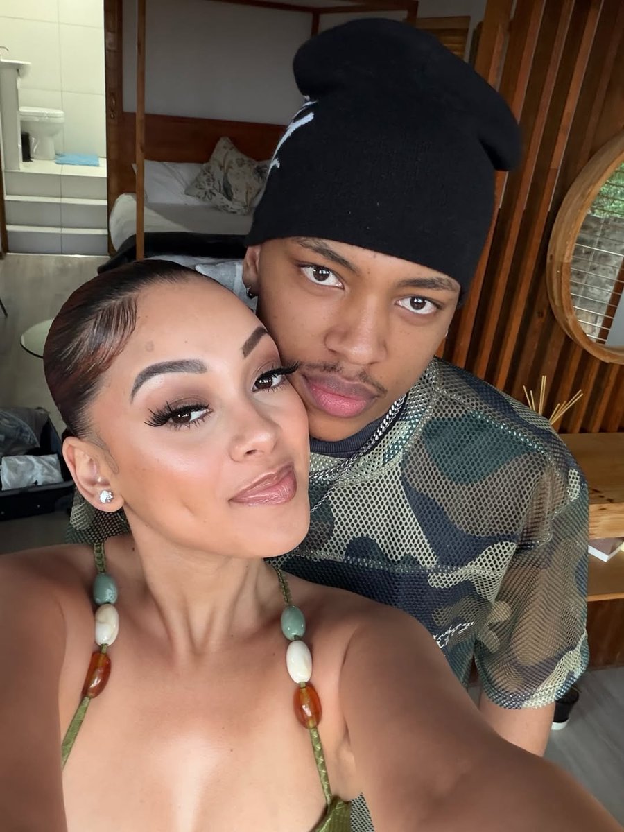 PalesaMogorosi_'s tweet image. I find it funny how Nigerians conflate good looks with being gay. They claim that any physicallya attractive man is not hetereosexual and that makes me curious about their beauty standards for straight men. Mind you, this is the South African gent and his girlfriend.