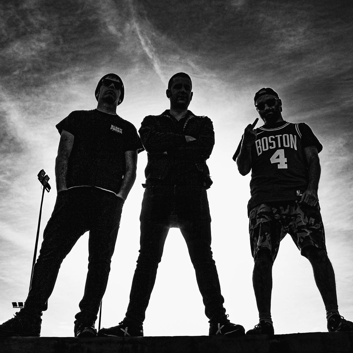 💬 Civil Protection: “Humor, verdad incómoda, energía y ese: vale, no tenemos 18… ¿y qué?”

Su nuevo trabajo se llama “Midlife Mayhem”: hardcore acelerado y autocrítica generacional desde una ética DIY sin concesiones. Este fin de semana están en CSA L'Argilaga y <a href="/arrebato_zgz/">Arrebato</a>: