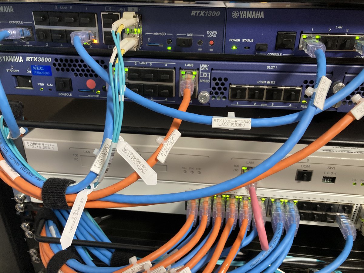 udp_5060's tweet photo. RTX3500本体より拡張スロットに搭載するINS64モジュールの方が高くて草、はちまんえん…(一応4BRI積んでる)
VPN対地数が1000あるので、弊宅では検証で100拠点以上を必要とする場合に使ったりしています。
RTX1300と同じ冷却ファンで常時フル回転なのでそれさえ我慢できれば() #RTX3500 https://t.co/eQ4Yvmg371