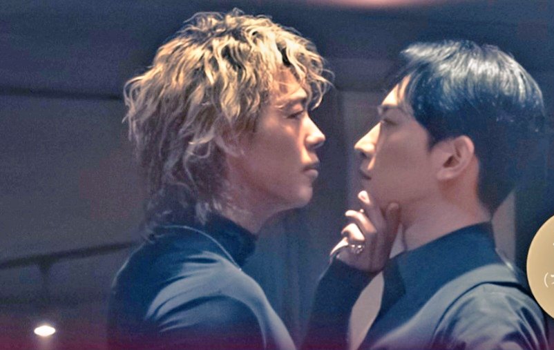 Barbs2Mo's tweet photo. constantly thinking about this 'not seen in #10DANCE movie' photo, I need to see a moving version of suzuki gripping sugiki's jaw, their eyes locking
(please bts, also, the sequel🙏🏻)
 @NetflixJP
#10DanceBehindTheScenes #WeNeedMore10DanceContent https://t.co/foKSqgOvA0