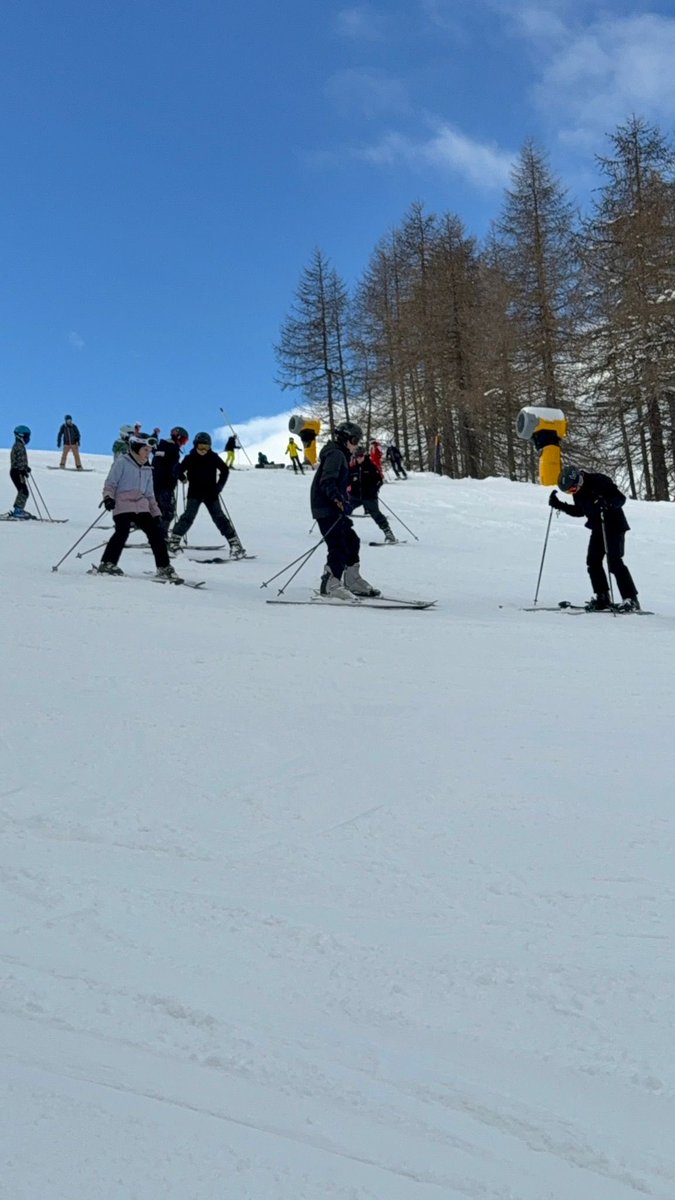 ski_CCHS's tweet photo. Looking slope ready! https://t.co/2OIuuqiL5W