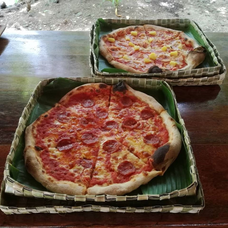 LRT i recall there’s two pizza restos from laguna and siargao that uses pandan boxes for packaging. i really wish we support our leaf arts more rather than relying on styrofoam and plastic. not only bc its pretty and eco-friendly, but doing so also supports our local weavers!
