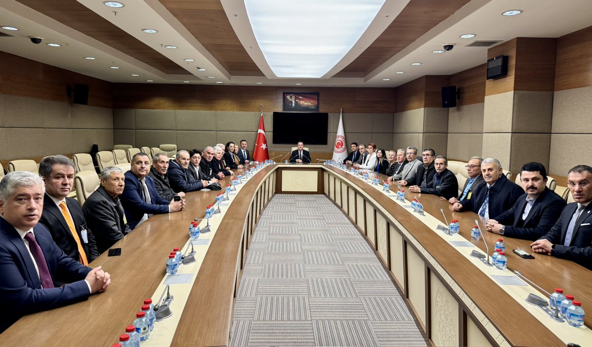alibabacan's tweet photo. Türkiye Büyük Millet Meclisi’nde Şereflikoçhisarlılar Dayanışma ve Kültür Derneği ile bir araya geldik.

Dernek Başkanı Sayın Cevdet Mutlu ve yönetimine ziyaretleri için teşekkür ediyorum. https://t.co/WVSxEcBT0u