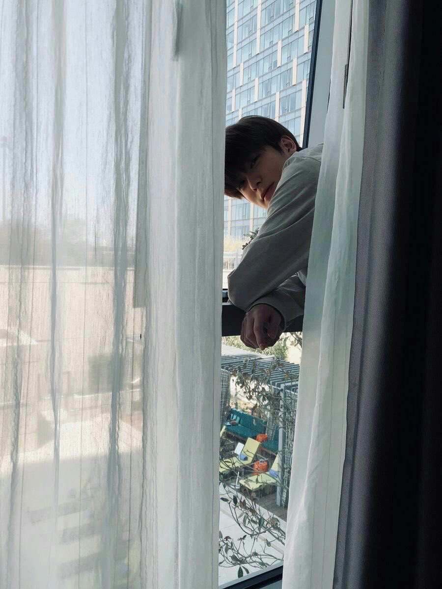 jhhuajaityeiei's tweet image. ยังไม่ตื่นอีกหรอเธอ
ก็เค้าเป็นคุณนายตื่นสาย
แต่นี่บ่ายกว่าแล้วนะ
งั้นเค้าเป็นคุณนายตื่นบ่าย
แล้วไม่คิดจะเป็นแฟนเราหน่อยเลยหรอ
อันนั้นก็เป็นด้วย!