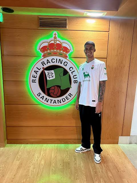 🟢 Enzo Juan, nuevo fichaje del Rayo Cantabria

El conjunto cántabro apuesta por el centrocampista brasileño, de 20 años y 1,87 metros, que se incorpora para fortalecer la medular del equipo de Loza.

El brasileño,se formó en las categorías inferiores del Sao Paulo y era parte