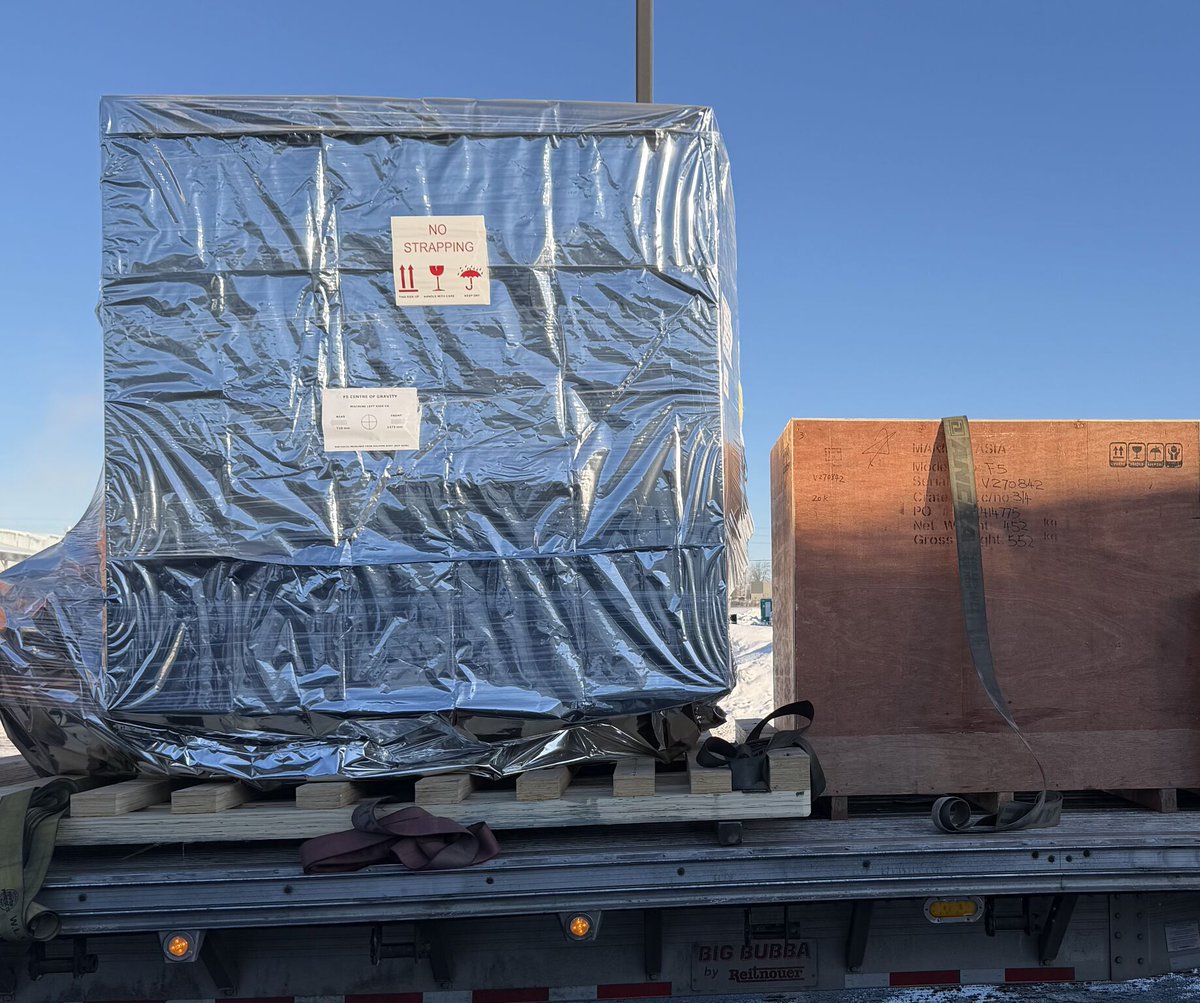 MakinoMachine's tweet image. #DeliveryDay: Another die &amp;amp; mold manufacturer upgrades their process with a 𝗠𝗮𝗸𝗶𝗻𝗼 𝗙𝟱 𝗩𝗠𝗖 + a 30K spindle &amp;amp; laser tool setter. 

F5 info here: sm.makino.com/l/1038193/2026…

Photo: @TechEquip

@MakinoMachine #MakinoF5 #VMC #DieMold