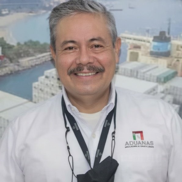 "Si tienen denuncias, que las presenten".

-<a href="/Claudiashein/">Claudia Sheinbaum Pardo</a>.

Su nombre era Fernando Rubén Guerrero Alcántar, contralmirante que PRESENTÓ DENUNCIAS contra la "red de huachicol" de los hermanos Farías Laguna, sobrinos del Secretario de Marina Rafael Ojeda.

Fue ASESINADO al momento.