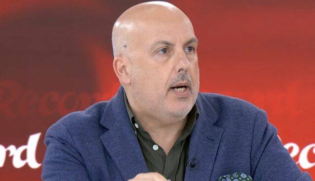 Pedro Sousa, diretor executivo da Correio da Manhã Rádio e comentador da CMTV e do NOW, garante que foram enviadas ontem à noite mensagens pelo Benfica a comentadores e jornalistas da Medialivre, para que pudessem desmentir as notícias que circulavam em Espanha de incidentes