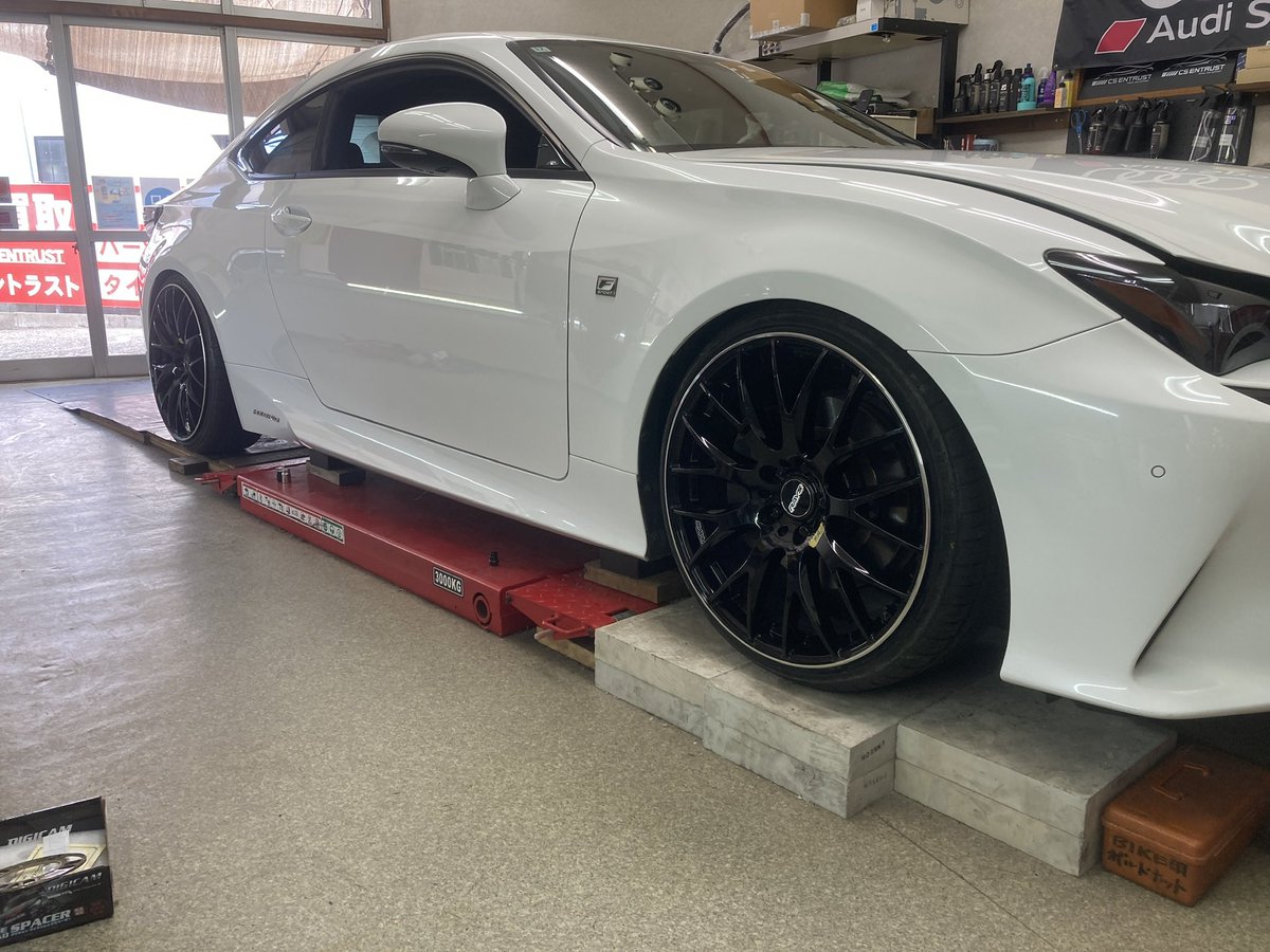 cs_entrust's tweet photo. ブリッツ車高調、ただつけるだけじゃないです、車の仕様で考えながら味付け　街乗りメインのクルマが一番むずいです。お客さん満足でもう次の相談…
レクサスRCブリッツ加工取付タイヤ215／35r20‼️アライメント https://t.co/6q0P0SCtBZ