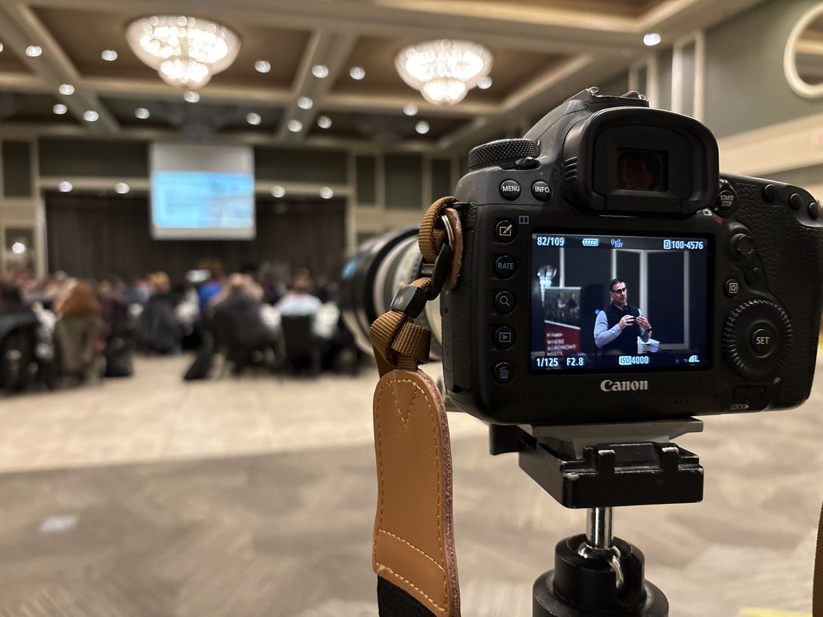 Central_ON_FS's tweet photo. The FS Agronomy Conference has kicked off in a big way: Real Ag’s Shaun Haney energized us with a talk on the future of farming, and Jason Deveau has kept the momentum going with a drone discussion. The future is technology! #FSAgronomy #FSinthefield #TouchingTomorrowToday https://t.co/iE3uxiOO2O