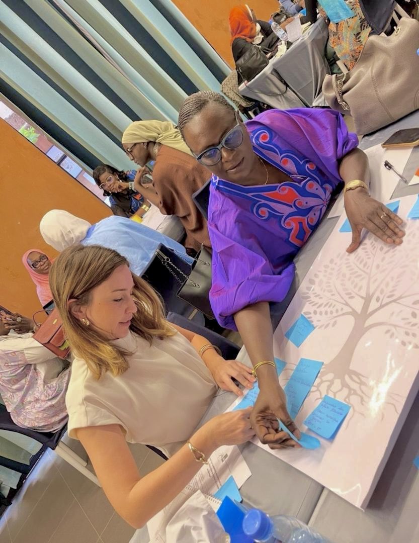 𝐏𝐥𝐚𝐢𝐝𝐨𝐲𝐞𝐫 𝐩𝐨𝐮𝐫 𝐥𝐚 𝐦𝐨𝐛𝐢𝐥𝐢𝐭𝐞́ 𝐝𝐞𝐬 𝐟𝐞𝐦𝐦𝐞𝐬 𝐯𝐞𝐫𝐬 𝐥𝐞𝐬 𝐩𝐨𝐬𝐭𝐞𝐬 𝐚̀ 𝐫𝐞𝐬𝐩𝐨𝐧𝐬𝐚𝐛𝐢𝐥𝐢𝐭𝐞́𝐬 𝐝𝐚𝐧𝐬 𝐥𝐞 𝐧𝐮𝐦𝐞́𝐫𝐢𝐪𝐮𝐞 𝐚𝐮 𝐒𝐞́𝐧𝐞́𝐠𝐚𝐥

Le numérique est un levier stratégique de transformation économique et sociale.