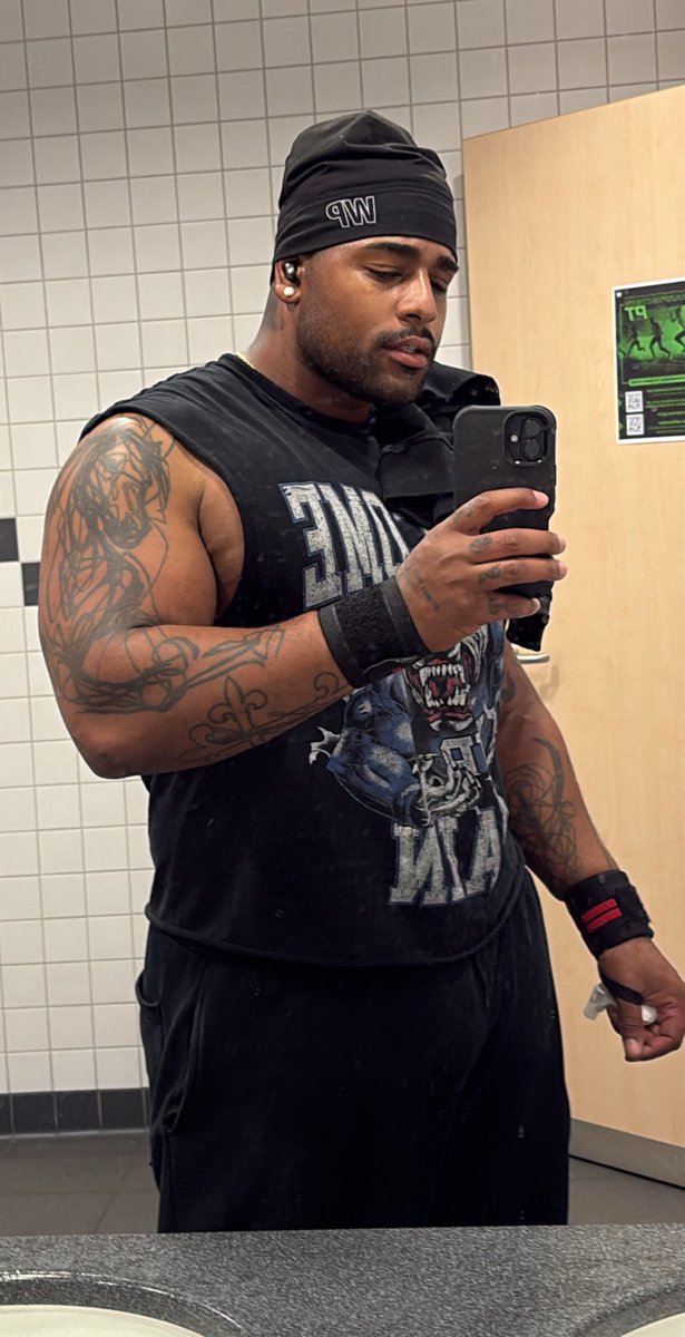 ___Terrance___'s tweet photo. time to start cutting https://t.co/yDTlTJ9unY