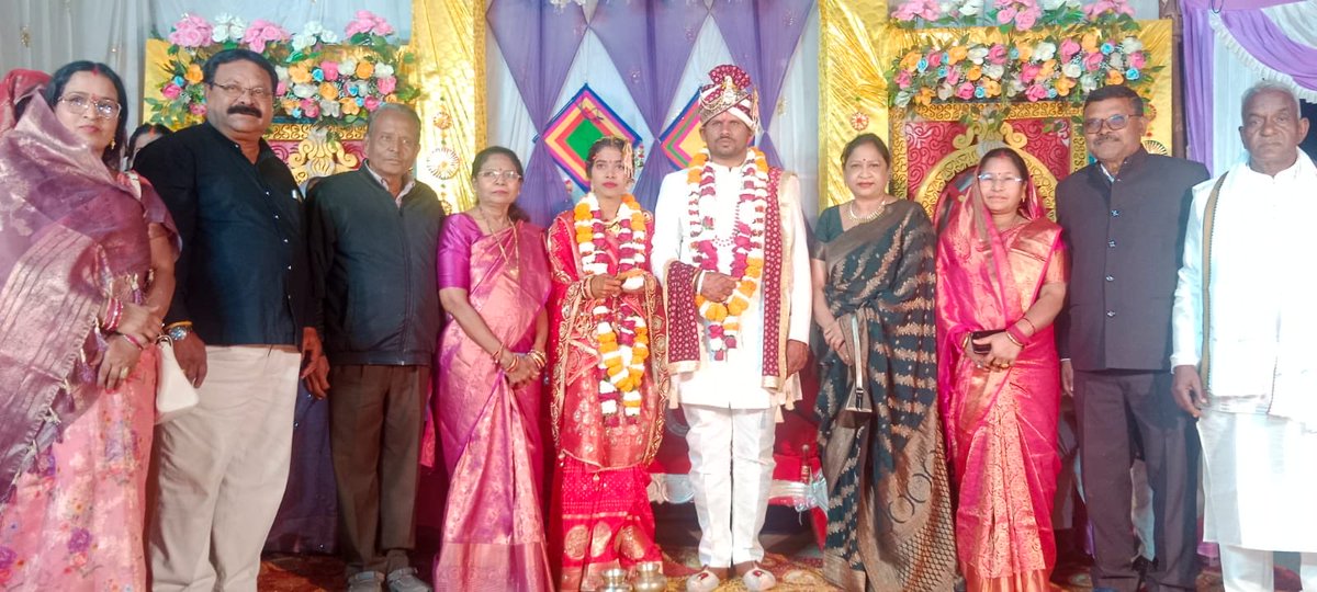 विगत दिनों वरिष्ठ कांग्रेस नेता रामभरोसा साहू जी के नातिन के विवाह कार्यक्रम में शामिल होकर नव दंपति को उज्ज्वल भविष्य की शुभकामनाएं प्रेषित की।