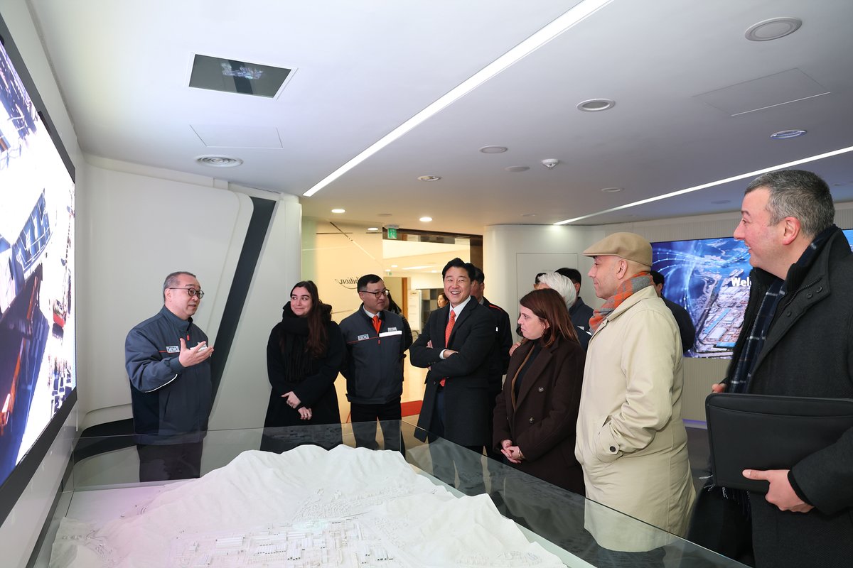 VanguardMag's tweet image. From robotic welding to AR-enabled shipbuilding, Quebec’s delegation saw firsthand how Hanwha Ocean could integrate Quebec’s marine and defence ecosystem into the Canadian Patrol Submarine Project. #Submarines #IndustrialStrategy @HanwhaCanada 

vanguardcanada.com/quebecs-global…