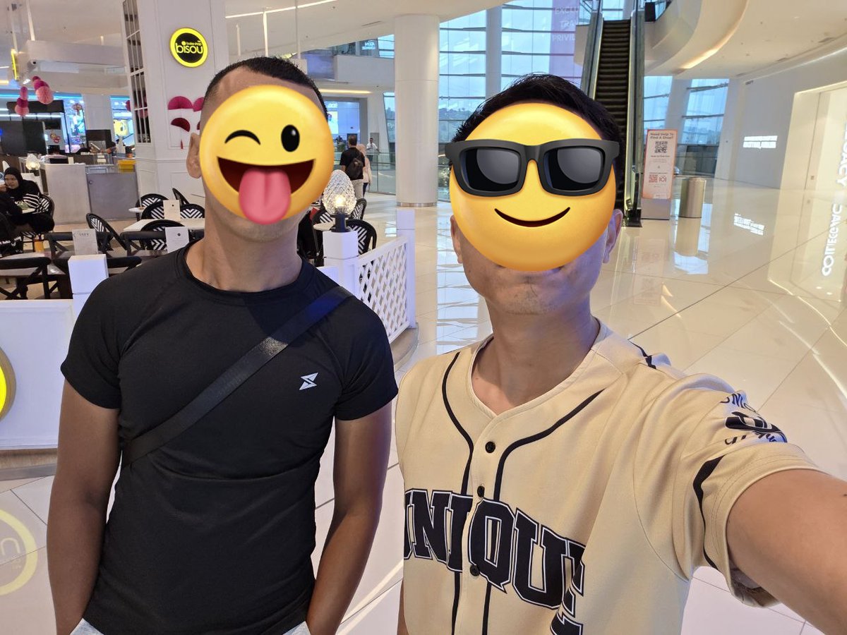 RCR_22's tweet photo. Shopping raya 😛 https://t.co/slY92fOjfK