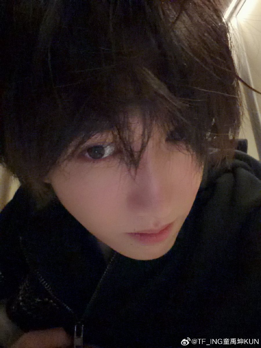 [🗓️] 2026/02/18
𝙏𝙁_𝙄𝙉𝙂 #𝙏𝙤𝙣𝙜𝙔𝙪𝙠𝙪𝙣 𝙒𝙚𝙞𝙗𝙤 𝙐𝙥𝙙𝙖𝙩𝙚 🤎 

มาแบ่งปันอาหารในวันนี้สักหน่อย~ ฝันดีนะครับ~

🔗: weibo.com/7645374204/526…
(2/3)

#童禹坤 #ถงอวี่คุน #TF_ING #今日童步 #TF家族三代 #TFFamily