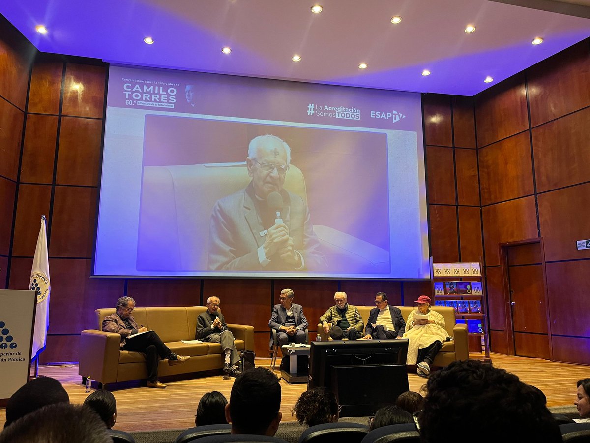 "Los que tienen fe no aman y los que aman no tienen fe", recuerda el P. Javier Giraldo del legado de Camilo Torres, hoy en el panel de la <a href="/ESAPOficial/">ESAP Oficial</a>