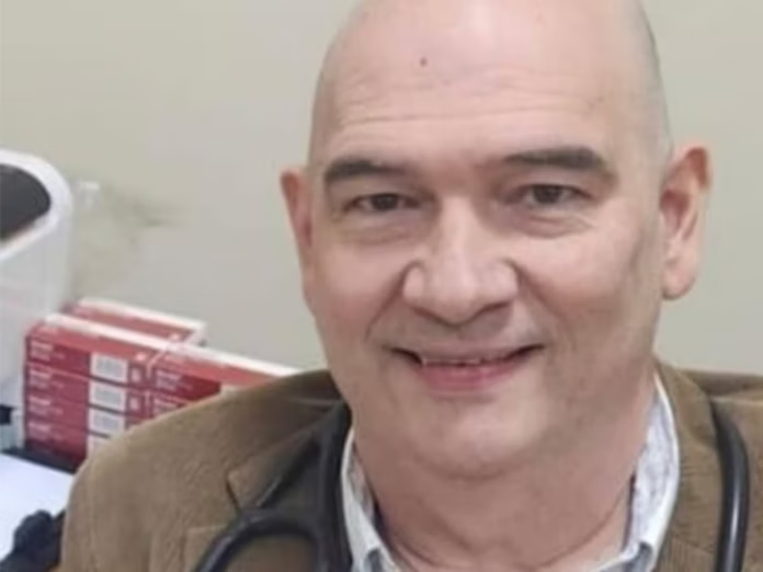 #18Feb #Venezuela #DDHH #CasoZagala
La esposa del cardiólogo Moisés Luis Zagala, detenido desde agosto de 2025 en Venezuela, denunció que el médico presenta hipertensión y severa desnutrición, ha perdido más de 15 kg y ha sufrido violaciones a sus derechos, y exigió atención