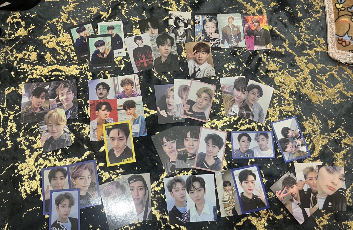 Chocoheeze's tweet photo. WTS SKZ PC TAKE ALL ONLY https://t.co/gYJoSmmgjR