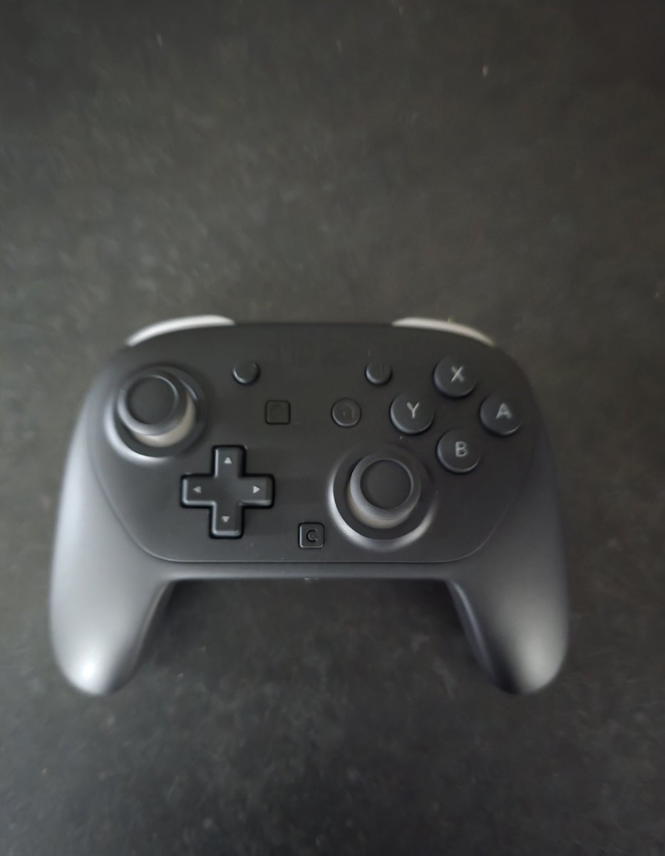 Croonenmaxxim's tweet photo. #switch2procontroller @NintendoAmerica already arrived now I can finally hold some ninento nights 😁 https://t.co/cEj7l1wedX