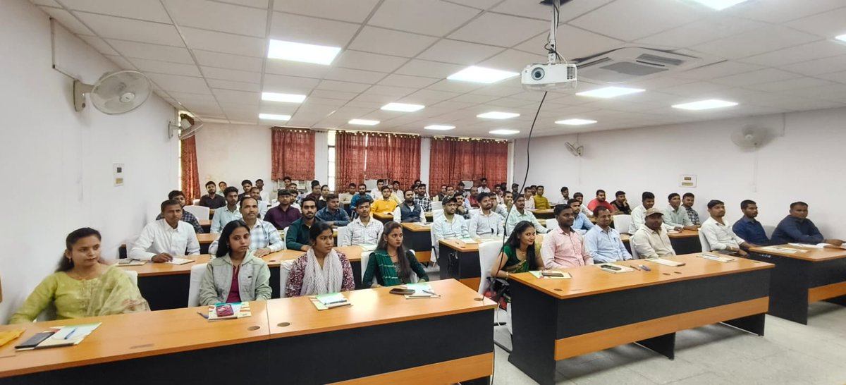 DeptCooperative's tweet image. दिनांक 18 फरवरी 2026 को बिहार राज्य सब्जी प्रसंस्करण एवं विपणन सहकारी फेडरेशन लिमिटेड (वेजफेड) के सहायक पर्यवेक्षकों के लिए प्रशिक्षण कार्यक्रम का आयोजन किया गया।
@MLCBJPPramod
@DSinghIAS
@RCS_Bihar
@IPRDBihar
#vegfed
#vegetables