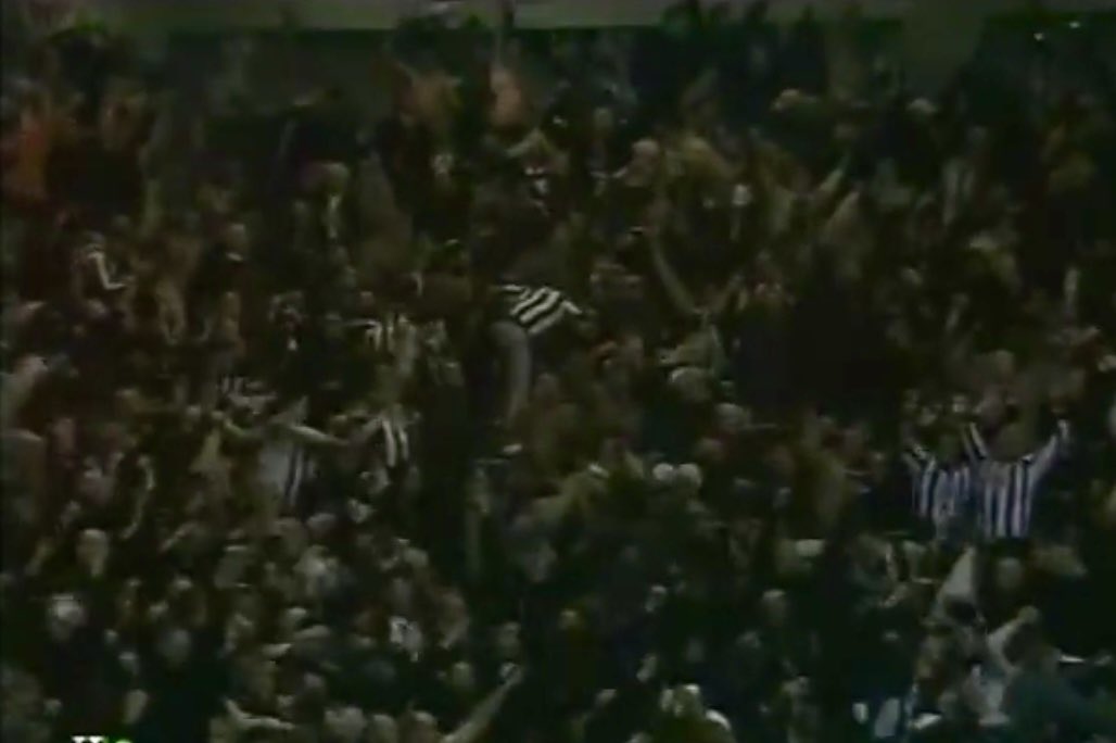 gallowgateSJP's tweet photo. Bayer Leverkusen 1 #NUFC 3 
BayArena 2003 1,500 Geordies https://t.co/MTiN6JUpn8