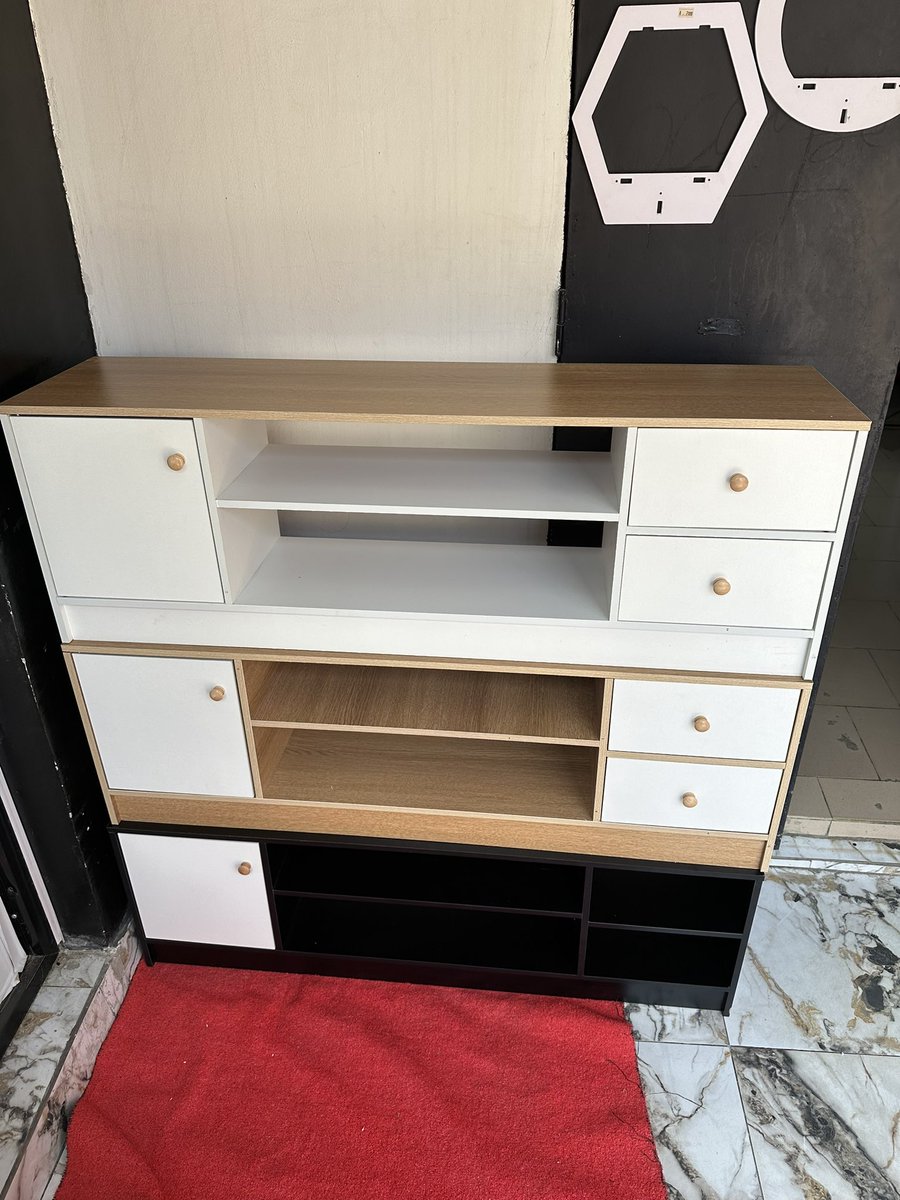 Bucktwenty21's tweet photo. Bonjour, je suis à Cocody ephrata.🇨🇮
Je vends ses meubles de télé. 

Dm 01 73 79 57 60 https://t.co/QC9ur72Fpn