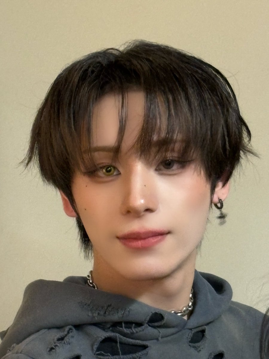 xlovglobal's tweet photo. 260218 — hyun b.stage update 📸

Translation below 👇
(* This translation was worked out with PAPAGO to provide a fast post) 

#XLOV #엑스러브 
#HYUN #현 https://t.co/jERl3tWGFQ