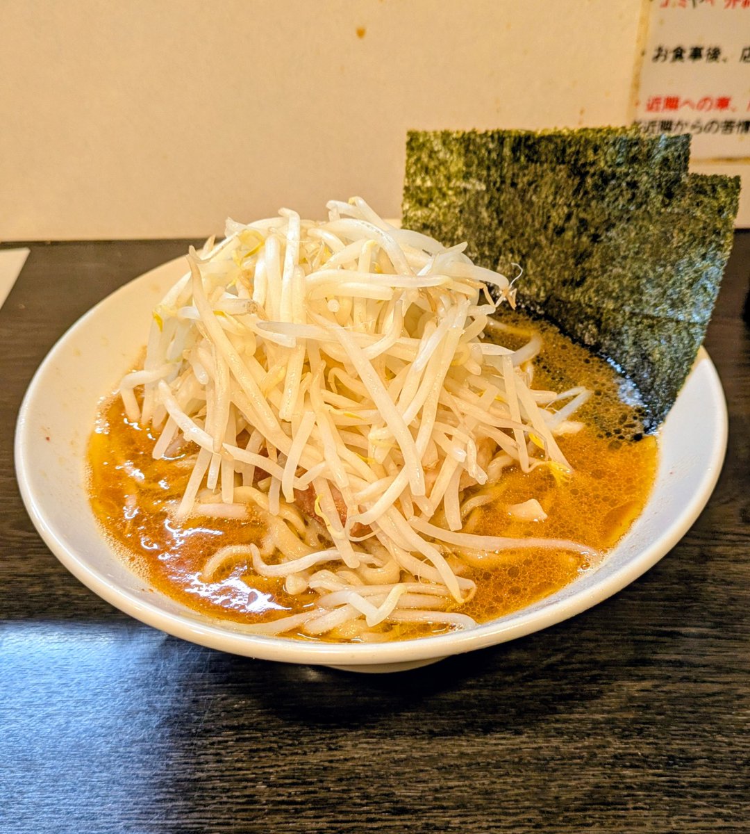 liendady's tweet photo. ミニラーメン＋カレー　豚星。
寒い夜にラーメン食べたいと思ったら、こちらに来ていた（笑）
カイオー君いないな〜？

しばらく食べないと、禁断症状が出てくる。カレー星人が俺は？
安定の美味さ！ススム君の今日のカレーは甘みがある！何故に？

ススム君長谷川さんご馳走様でした！ https://t.co/2uI3va8aya