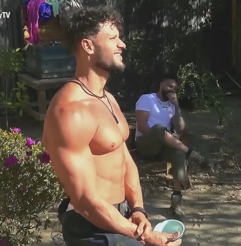 queeni09's tweet image. Ellos relax en el destierro pero cuando vuelvan a la casa 🔥👌🏼 #LCDLF6