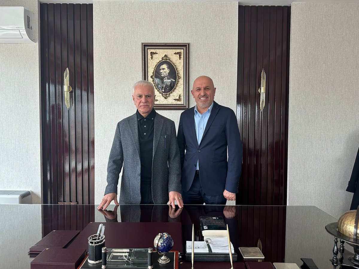 Kıymetli Bakanımız  Ankara Milletvekilimiz 
Sayın Koray Aydın'ı
ziyaret ettim. 
Hasret giderdik , gündemi konuştuk.
Siz degerli dostlarimiza selamları var.

Ahde vefanın adıdır Sayın 
<a href="/korayaydintr/">Koray Aydın</a>