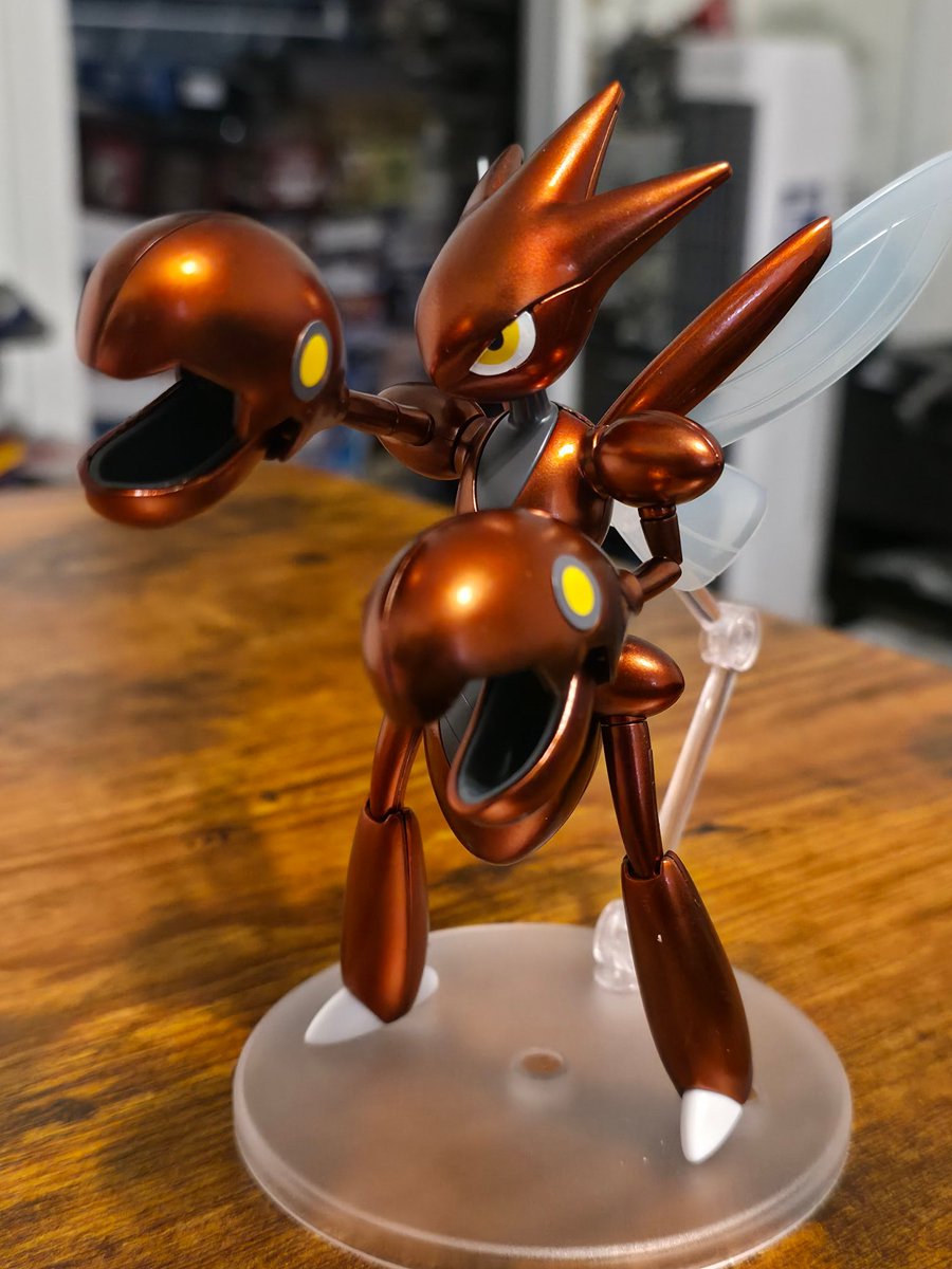 Scizor model kit finally done. First time airbrushing anything in over a year so I'm happy the paint job came out so well.