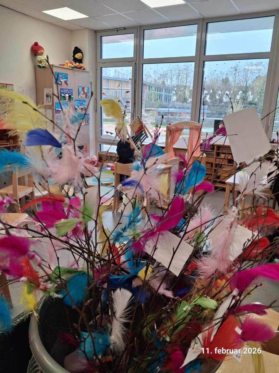 Fastelavnsfest og karneval med deilige boller og fargerike bjørkeris 💚🩷❤️💖🌷🪶🌿💗💙🩵💛💜