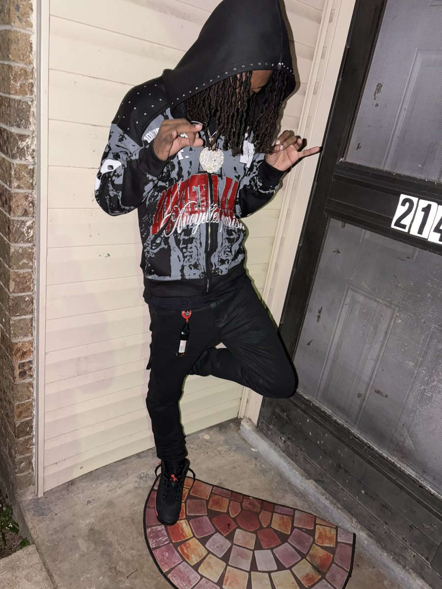 Smashem2x's tweet photo. 🏚️ 🏆 https://t.co/I8i7rmQz8q