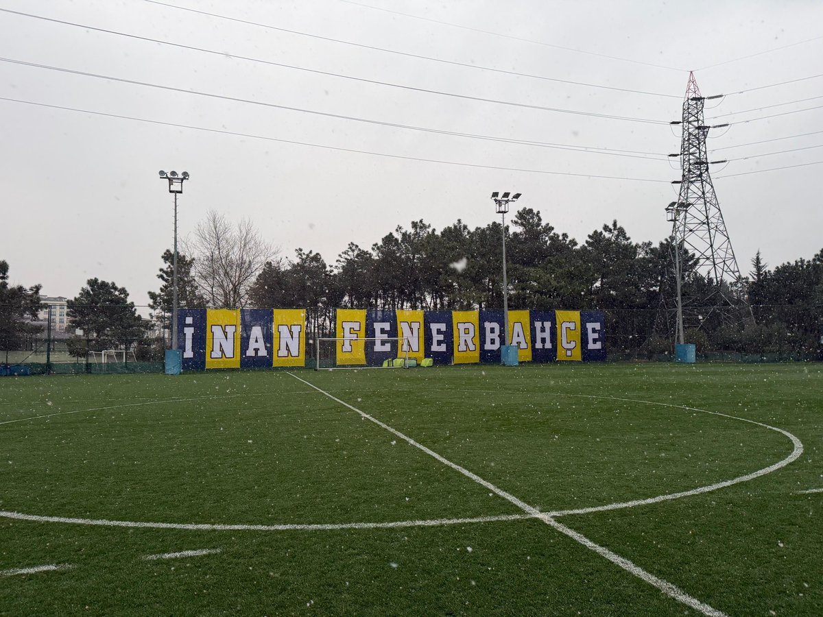 İNAN FENERBAHÇE!

İlk olarak Kocaeli deplasmanında açtığımız, ardından Gençlerbirliği ile oynadığımız iç saha maçında bir kez daha tribünlerde yerini alan “İnan Fenerbahçe” pankartımız; kulübümüzün mottosu haline gelerek sezon sonuna kadar Samandıra tesislerimizde yerini