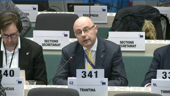 #EUCivilSociety organisations play a vital role in helping Ukrainian refugee children during the Russian aggression. Czech scouts welcome and integrate them in their activities and run the Svitlo community center to support migrant families
<a href="/ptrantina/">Pavel Trantina 🇨🇿🇪🇺</a> #Ukraine #EESCPlenary #skaut