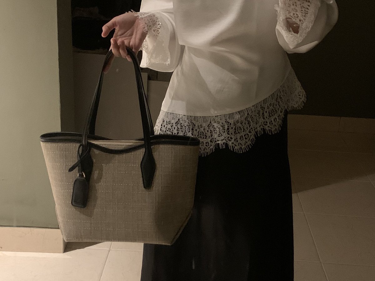 geevvoni's tweet photo. nemu top yang gak kalah cantik (ada lacenya 😭💗) dia punya tali dibelakang yang bisa diadjust jadi bikin terlihat fit body juga dan pastinya super dingiiin! 

- top (white): https://t.co/dsN9oyfbxx
- skirt (black): https://t.co/6lVxsoGB7f https://t.co/rkfpEJYx3P