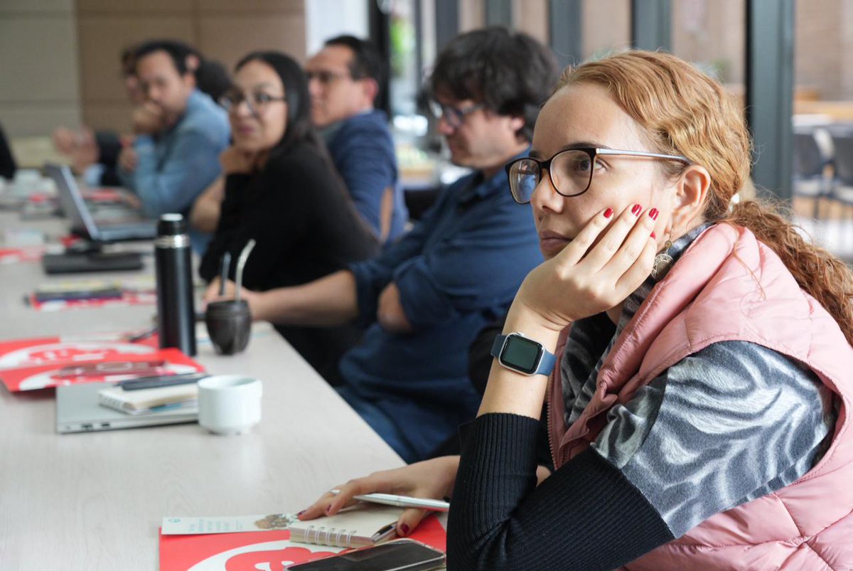 #Ahora | Iniciamos el taller ‘Liderar el cambio: innovación y gestión en las redacciones’ en Bogotá, con el maestro por <a href="/brunopatino/">Bruno Patino</a>, periodista y ensayista, presidente de la cadena ARTE.