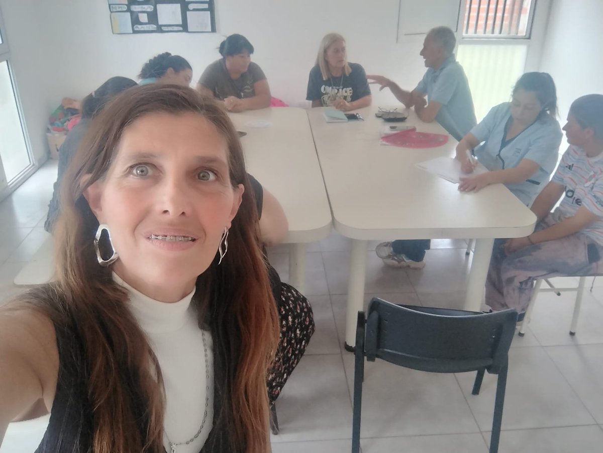 📢Tercera de Diálogo Barrio Mastrángelo 

En <a href="/MuniPergamino/">Muni Pergamino</a> impulsamos la #participaciónciudadana. Nuestro rol es empoderar a los vecinos para transformar ideas comunitarias en desafíos concretos.

#CiudadaniaEnElCentro

Nota⤵️
pergaminoaldia.ar/barrio-mastran…
<a href="/silvanapirchi/">Silvana Pirchi</a> <a href="/AnaDISanto7/">Ana DI Santo</a>