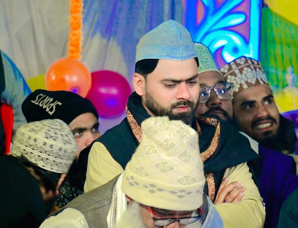 आप सभी को बरकतों वाले माह-ए-रमज़ान की दिली मुबारकबाद। 🤲🌙✨

अल्लाह तआला इस मुबारक महीने में हमें इबादत और नेक आमाल की तौफ़ीक़ अता फ़रमाए,
रोज़े-नमाज़ क़ुबूल करे, गुनाहों को माफ़ फ़रमाए,
घर-घर में अमन और दिलों में इत्तेहाद नसीब करे।

आमीन। 💚

#Ramzan #Ramadan2026 #रमजान_मुबारक