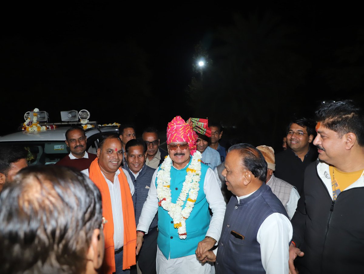 gautamtetwalbjp's tweet photo. इस सौगात के लिए माननीय श्री @AshwiniVaishnaw जी, केंद्रीय रेल मंत्री एवं मण्डल रेल प्रबंधक, पश्चिम मध्य रेल, भोपाल का हृदय से धन्यवाद एवं आभार व्यक्त करता हूँ।

इस अवसर पर नगर पालिका अध्यक्ष श्री पंकज पालीवाल, उपाध्यक्ष प्रतिनिधि श्री निलेश वर्मा... https://t.co/7z1ib32KU3