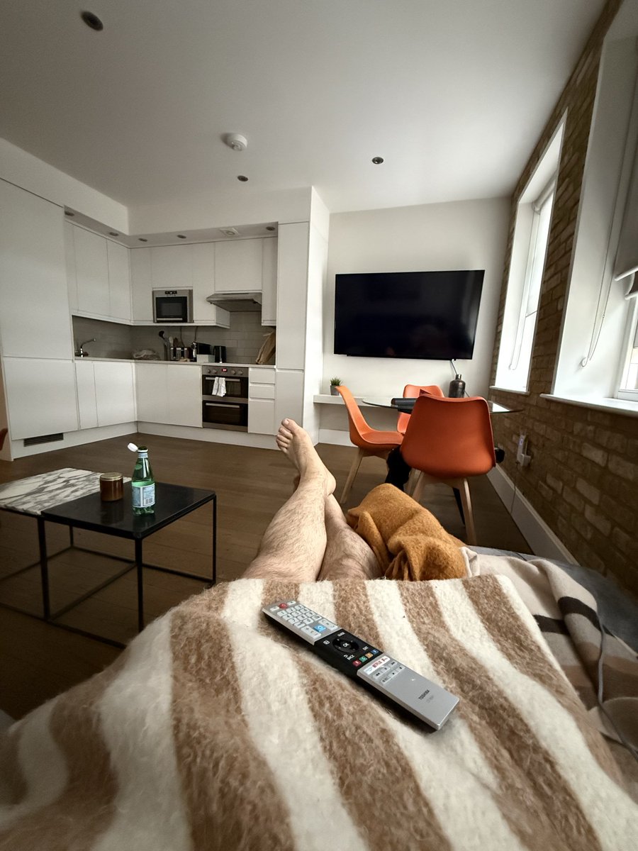 Shrunk_and_squashed tweet media